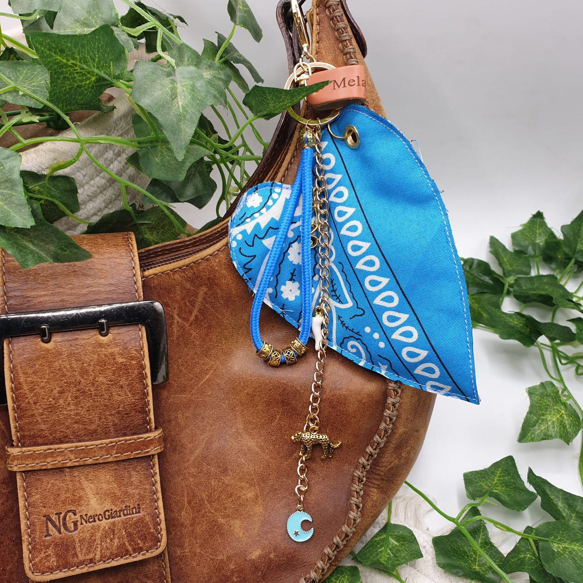 Charm Mela Po’o – Cuore in Bandana Azzurro