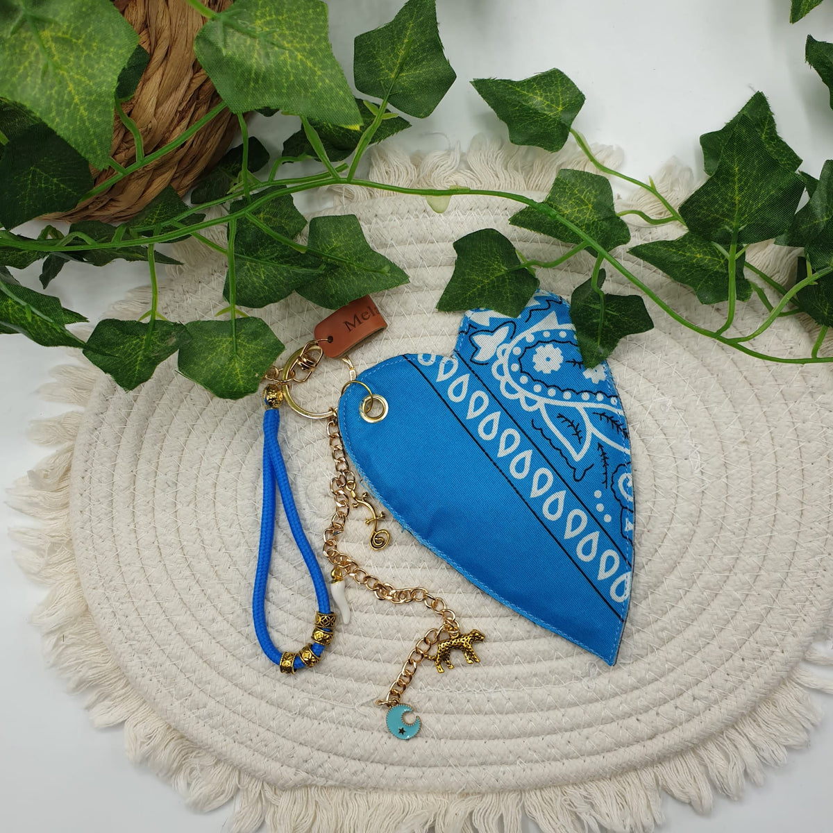 Charm Mela Po’o – Cuore in Bandana Azzurro