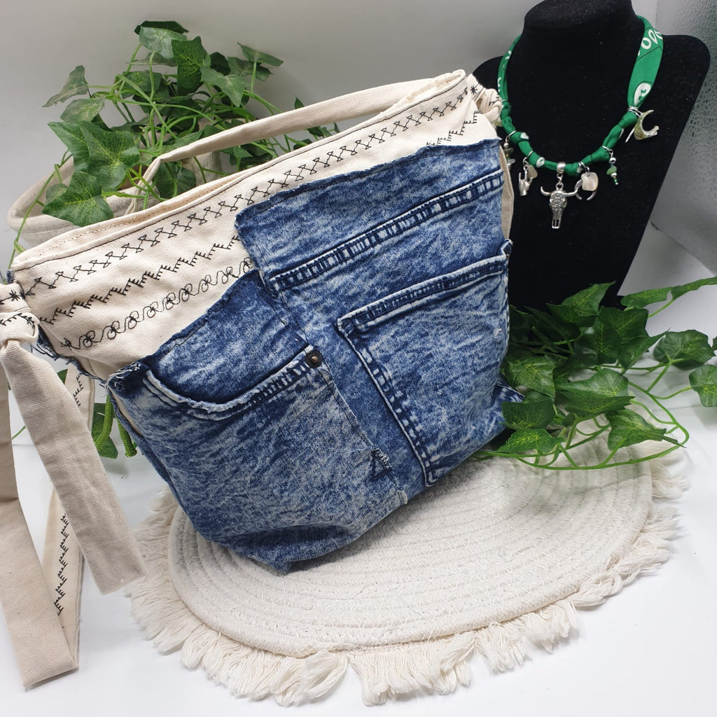 Borsa denim riciclato e tessuto canvas ricamato-Mela Po'o- pezzo unico