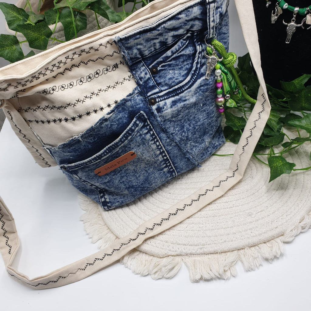 Borsa denim riciclato e tessuto canvas ricamato-Mela Po'o- pezzo unico