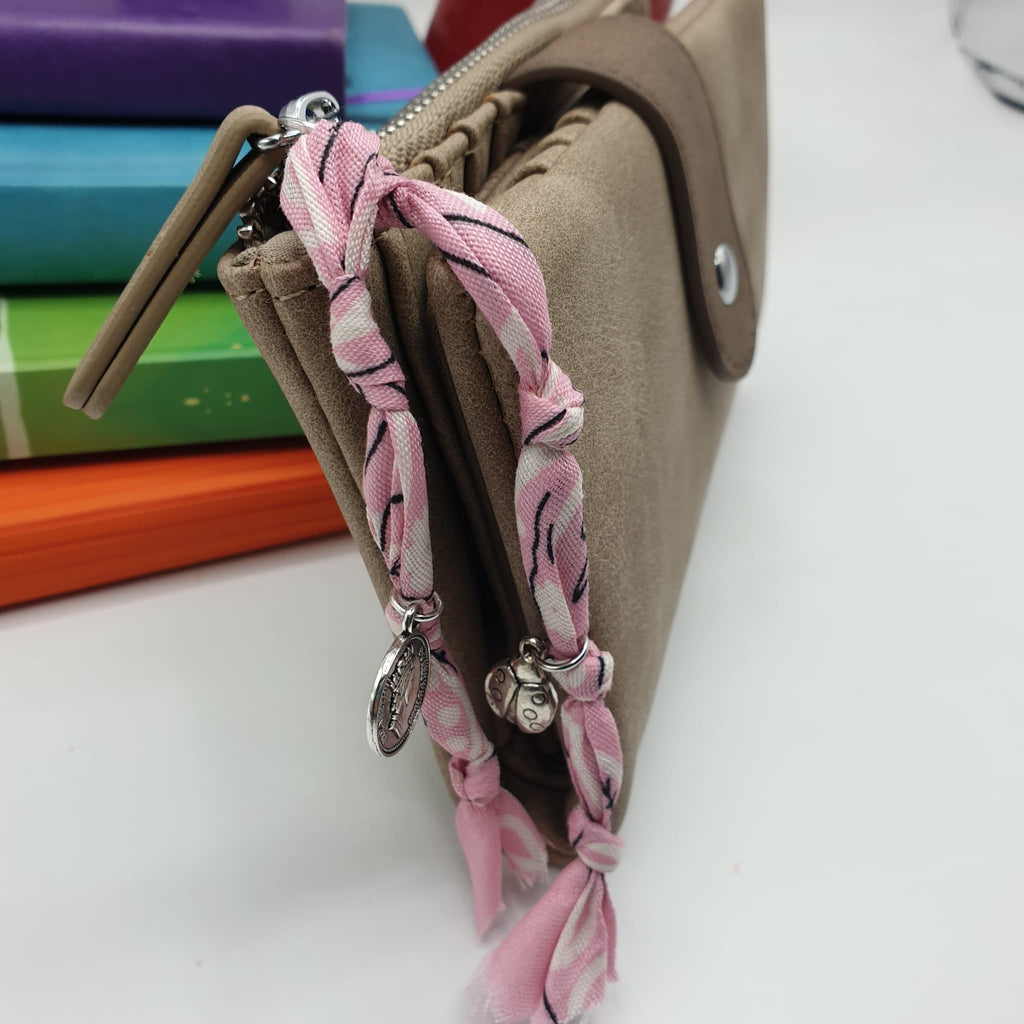 Portafoglio in ecopelle tortora con charms