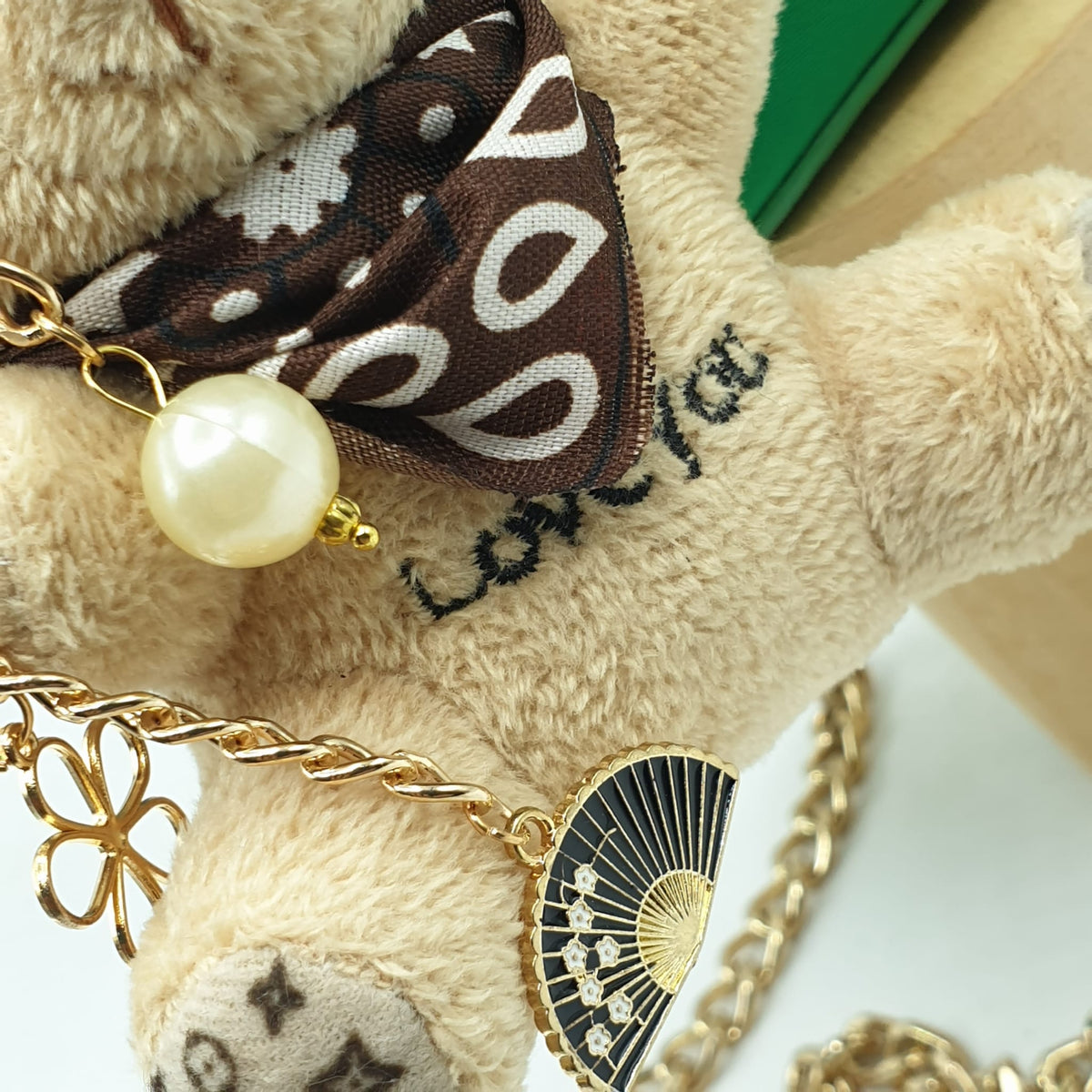 Charm borsa orsetto con bandana marrone - pezzo unico