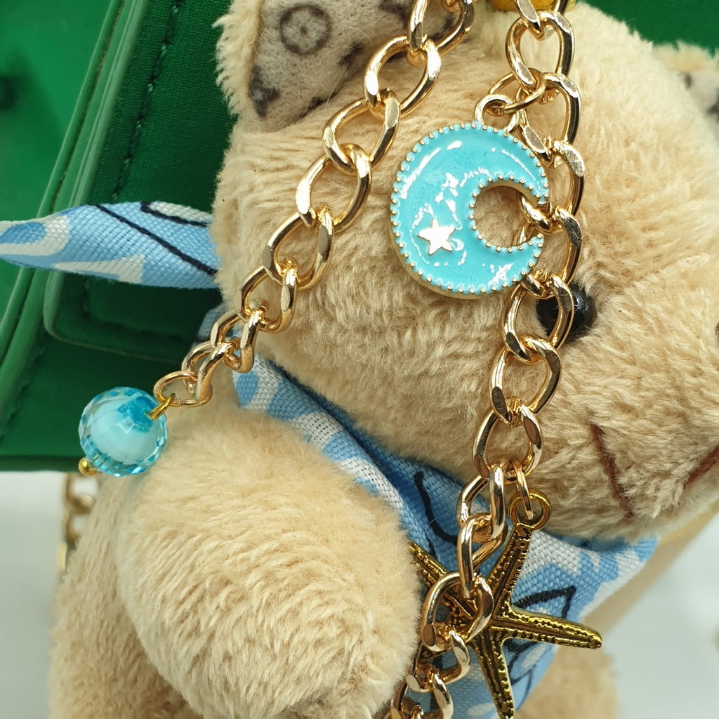 Charm borsa orsetto con bandana celeste - pezzo unico
