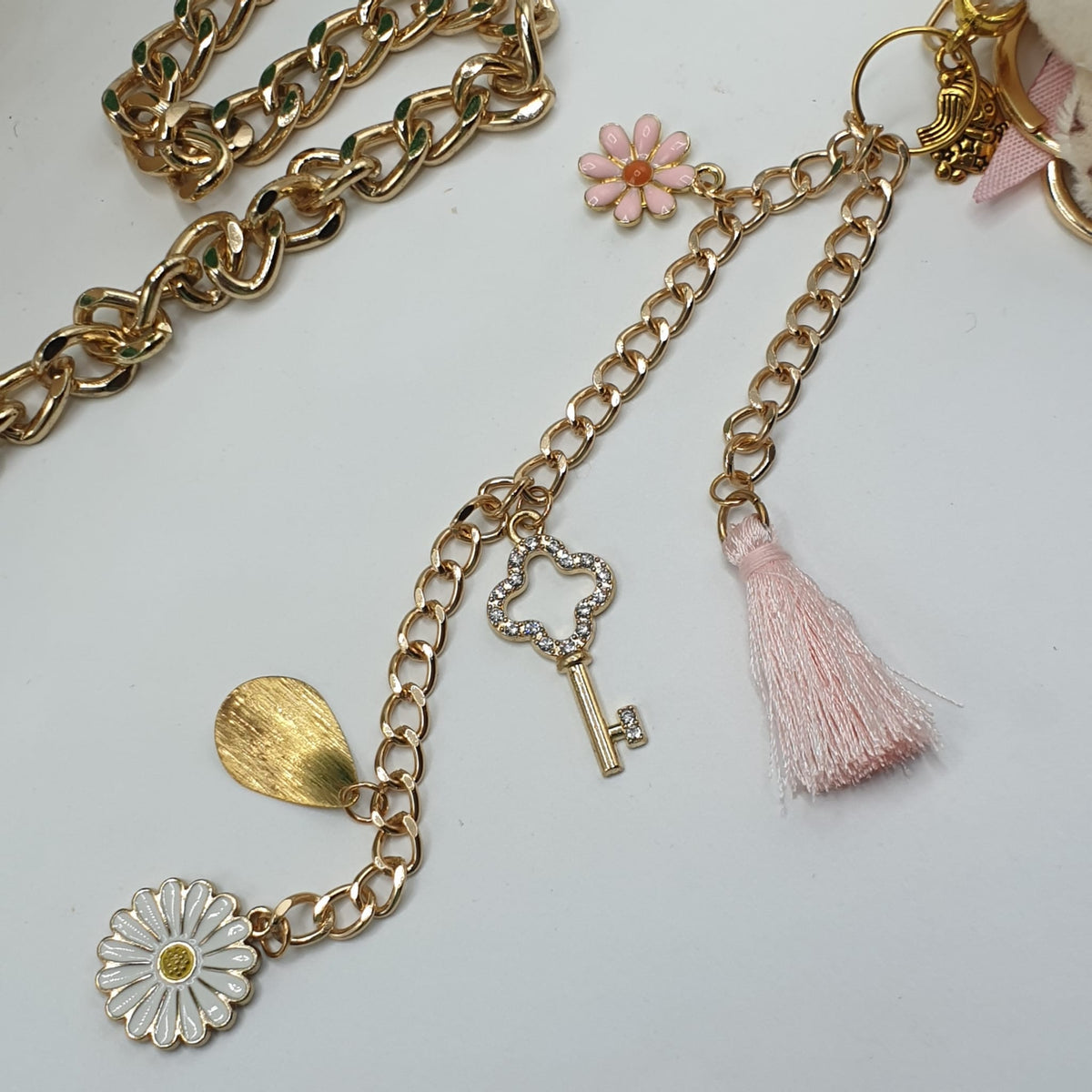 Charm borsa orsetto con bandana rosa - pezzo unico