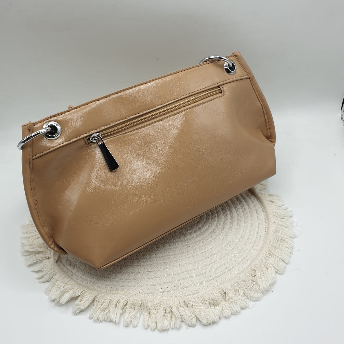 Borsa in similpelle con bandana charms