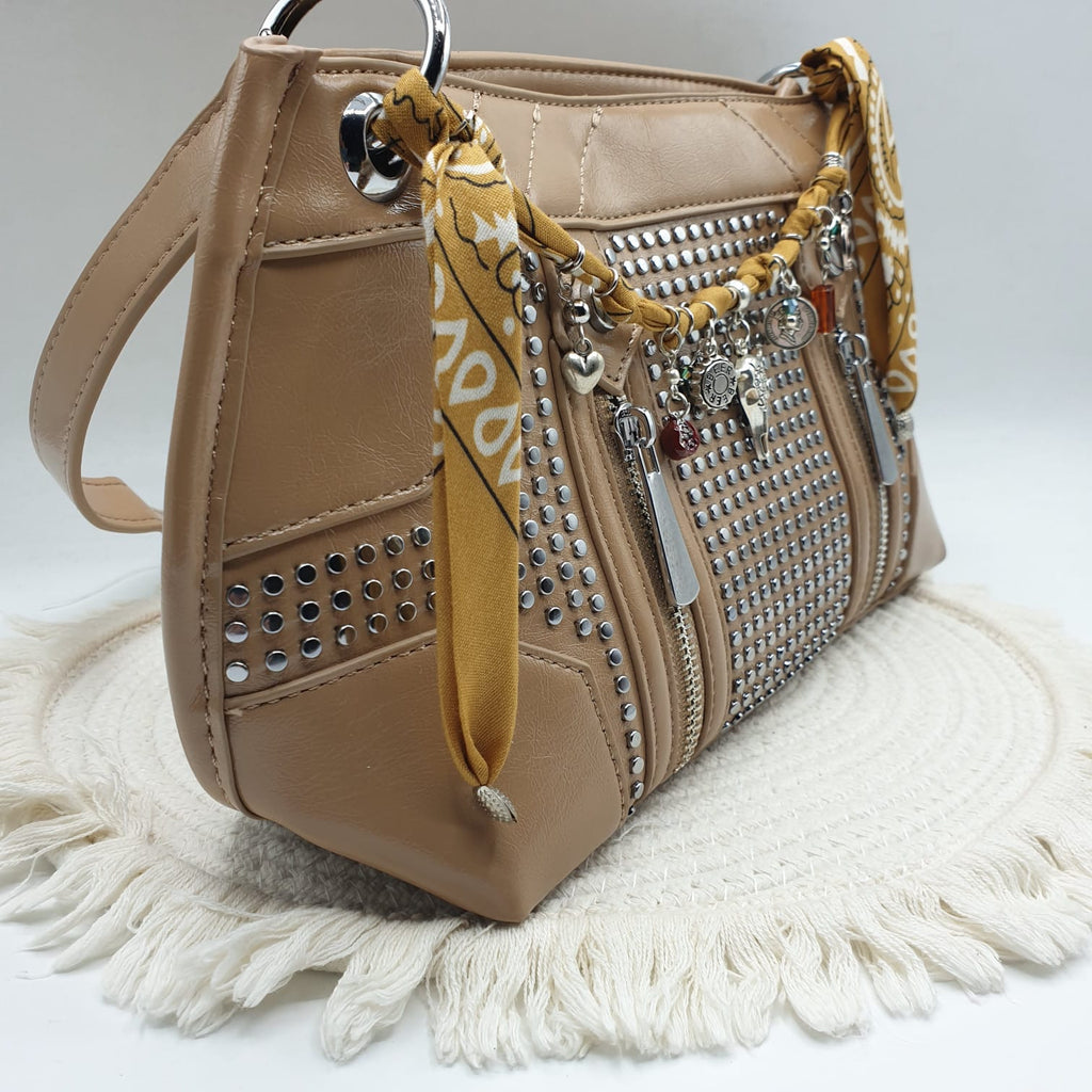 Borsa in similpelle con bandana charms