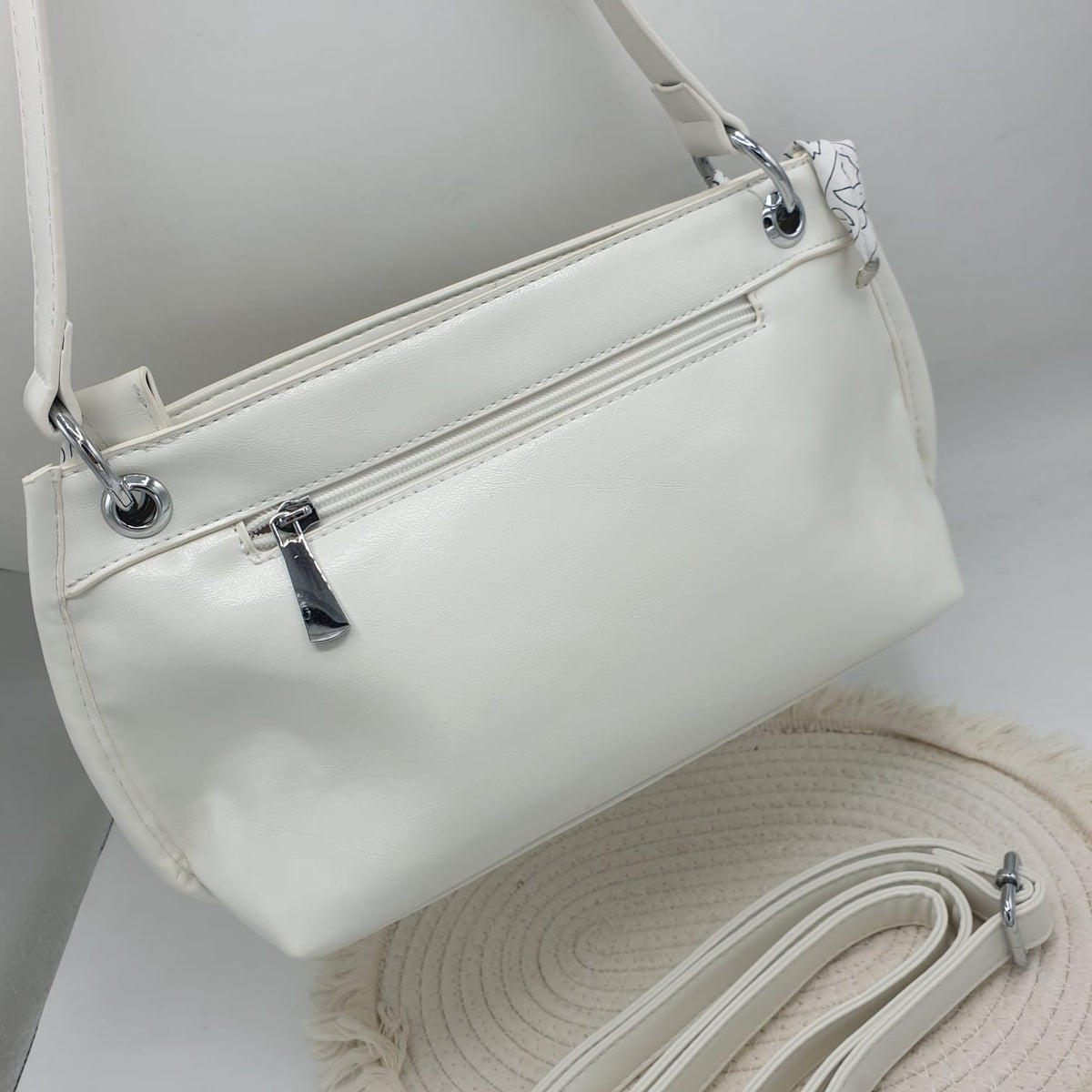 Borsa in similpelle con bandana charms
