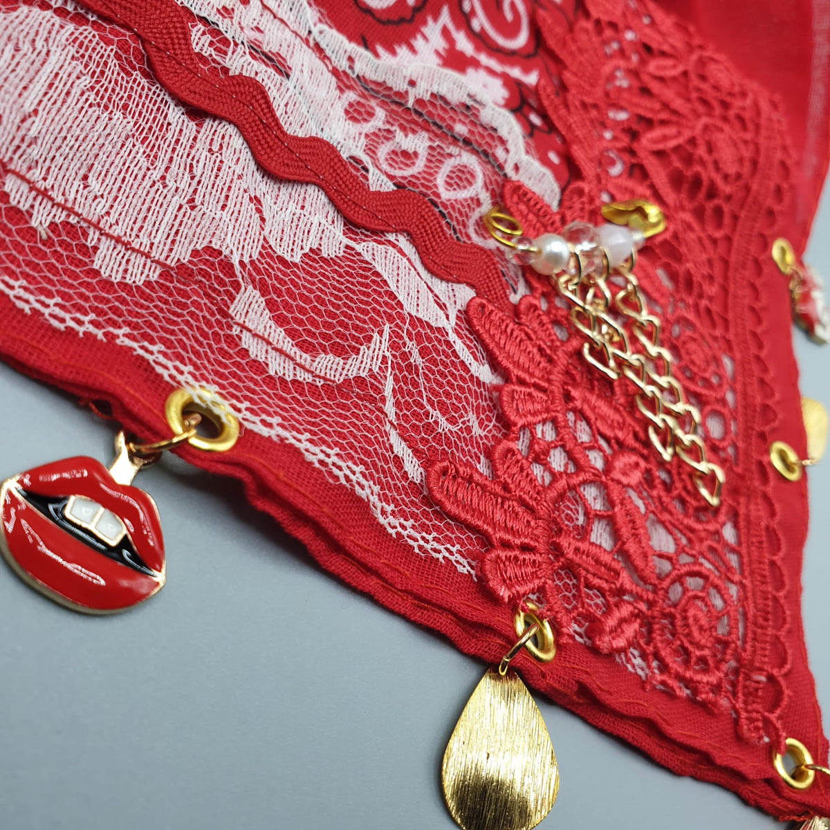 Bandana gioiello rossa 5 charms- Pezzo unico