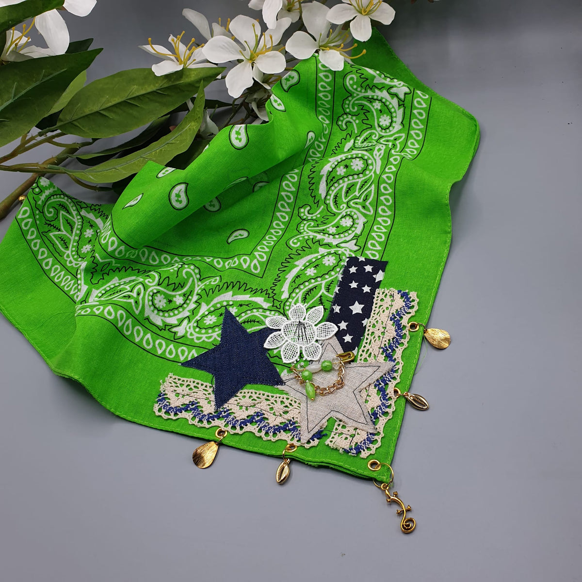 Bandana gioiello verde chiaro 5 charms- Pezzo unico
