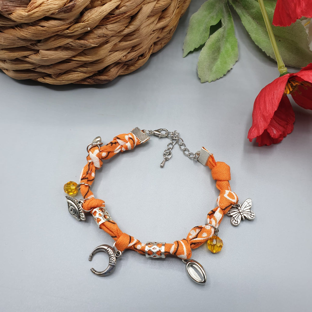 Bracciale bandana arancione 7 nodi con charms- Pezzo unico