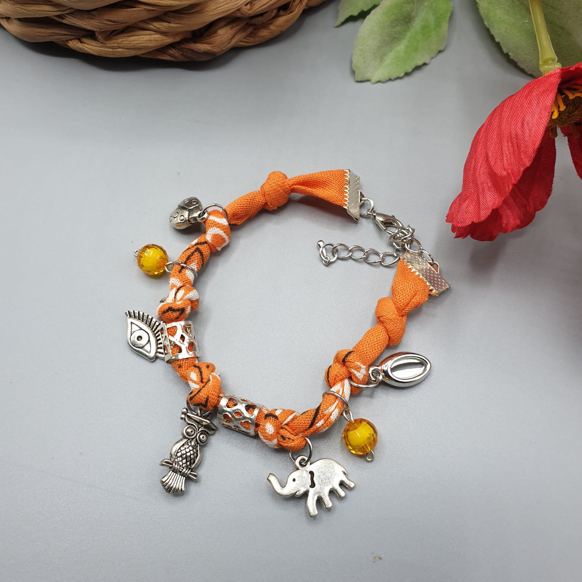 Bracciale bandana arancione 7 nodi con charms- Pezzo unico