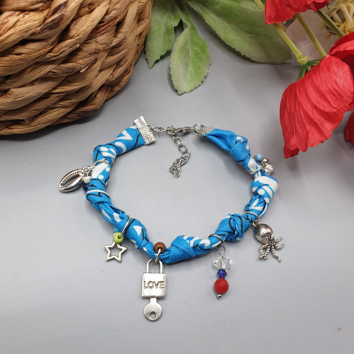 Bracciale bandana azzurro 7 nodi con charms- Pezzo unico