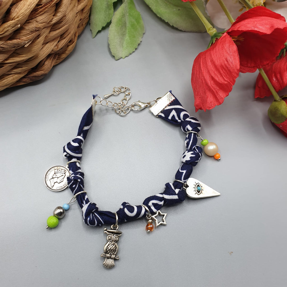 Bracciale bandana blu notte 7 nodi con charms- Pezzo unico