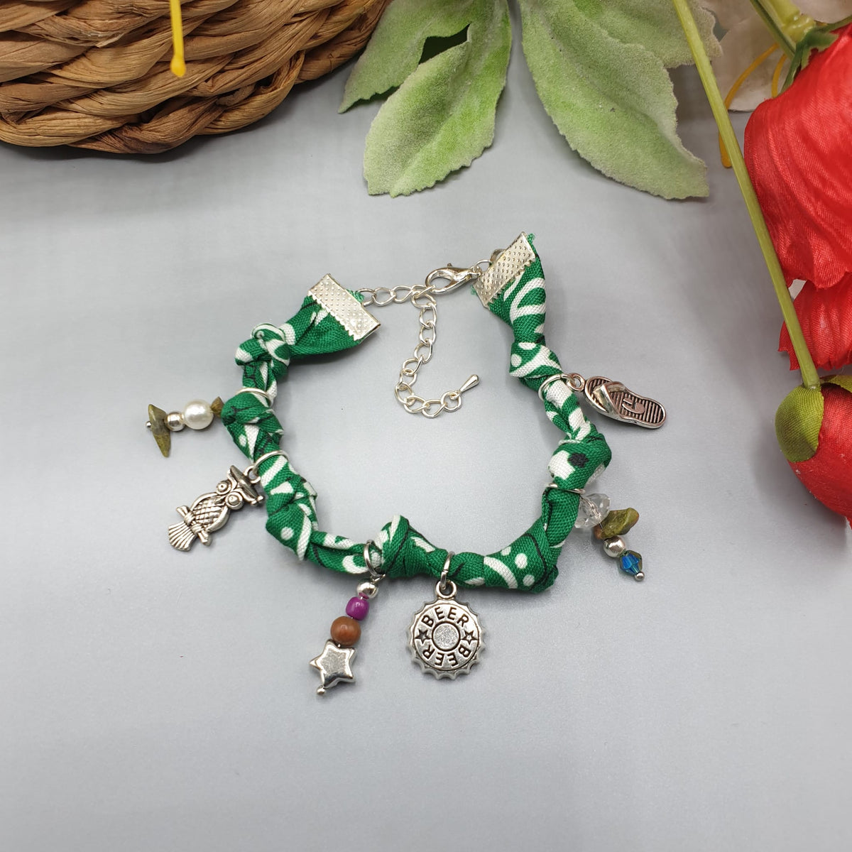 Bracciale bandana verde bottiglia 7 nodi con charms- Pezzo unico