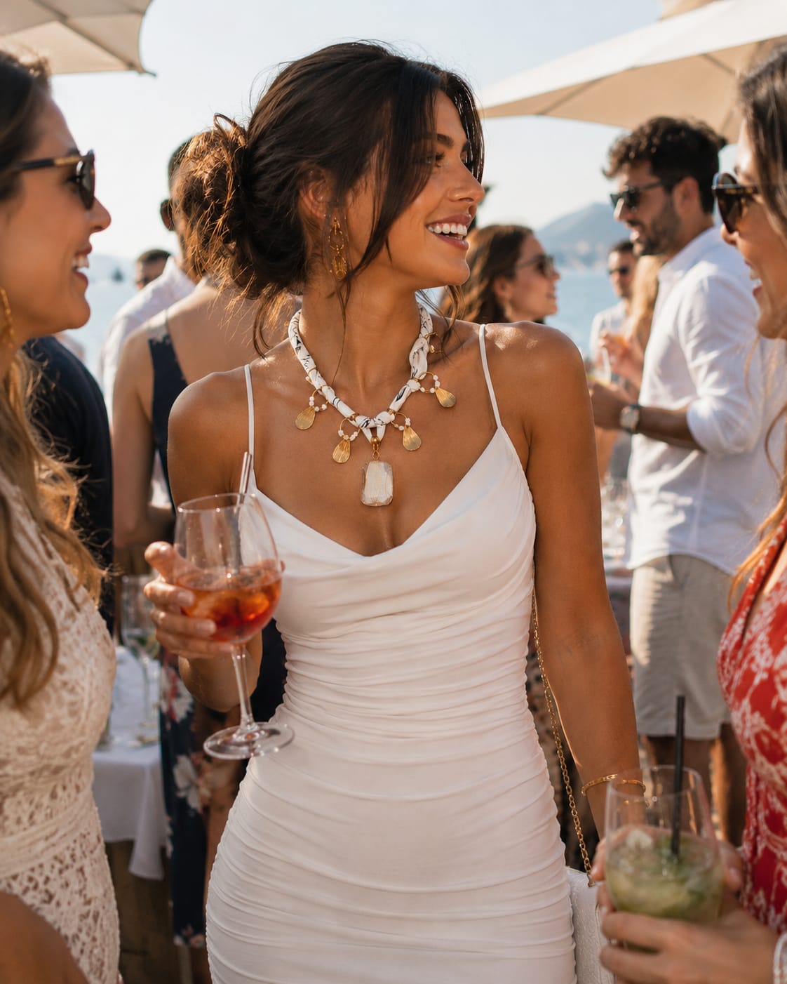 Collana Bandana Bianca con Charms – Pezzo Unico