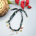 Collana Bandana verde bosco con Charms – Pezzo Unico
