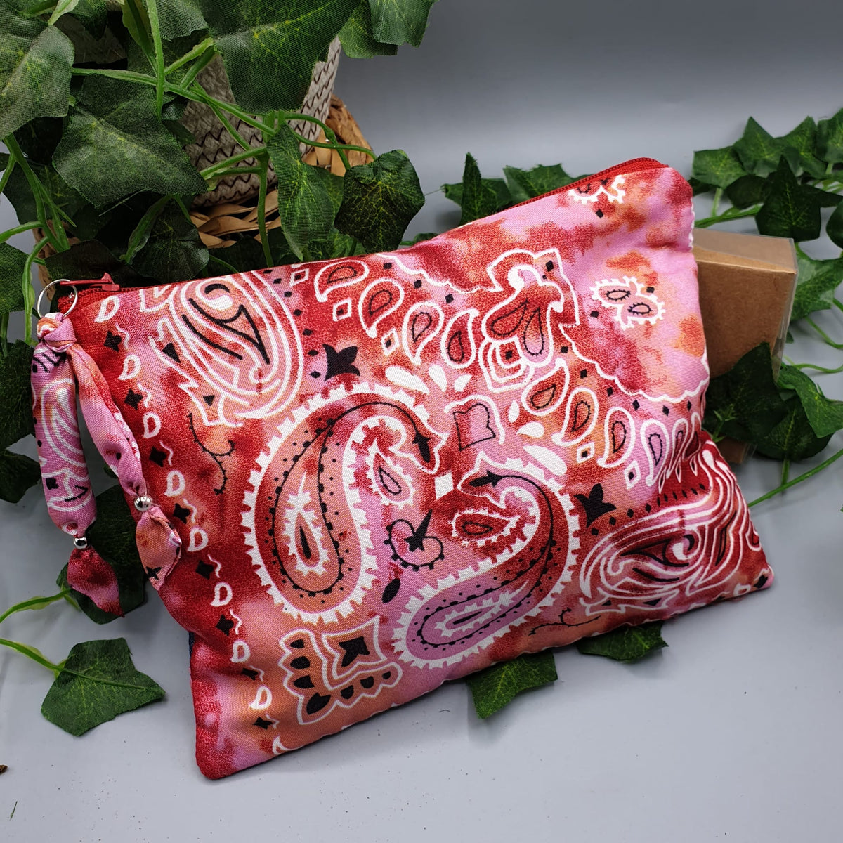 Pochette Denim e Bandana Paisley ciliegia